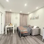 アパート Gold Center 104 *