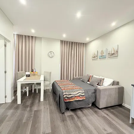 Apartamento Gold Center 104 *