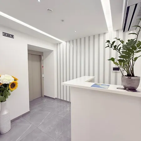 Gold Center 104 Apartment *