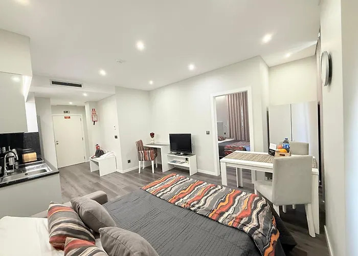 Gold Center 104 丰沙尔